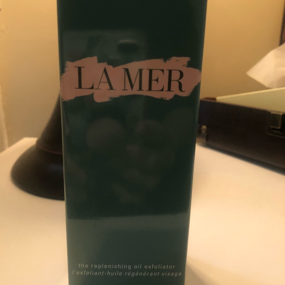 Replenishing oil exfoliator